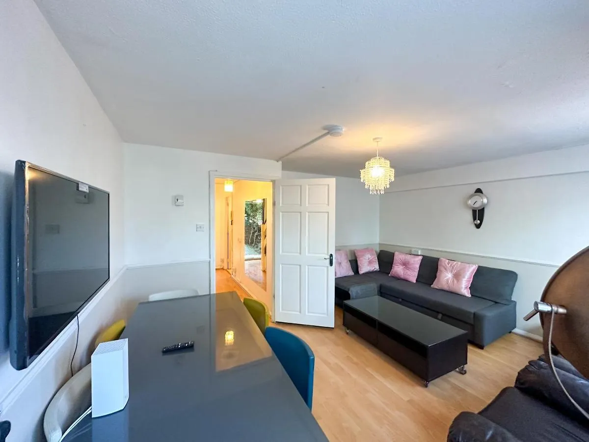 36 O'Leary Square Apartment London United Kingdom